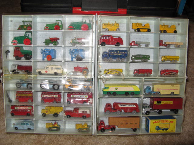 1966 Miniature 40 Cars Carrying Case and Matchbox Collection